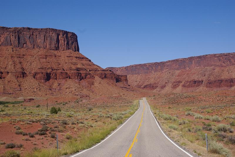 DSC04767.JPG - Along Rt 128 Utah