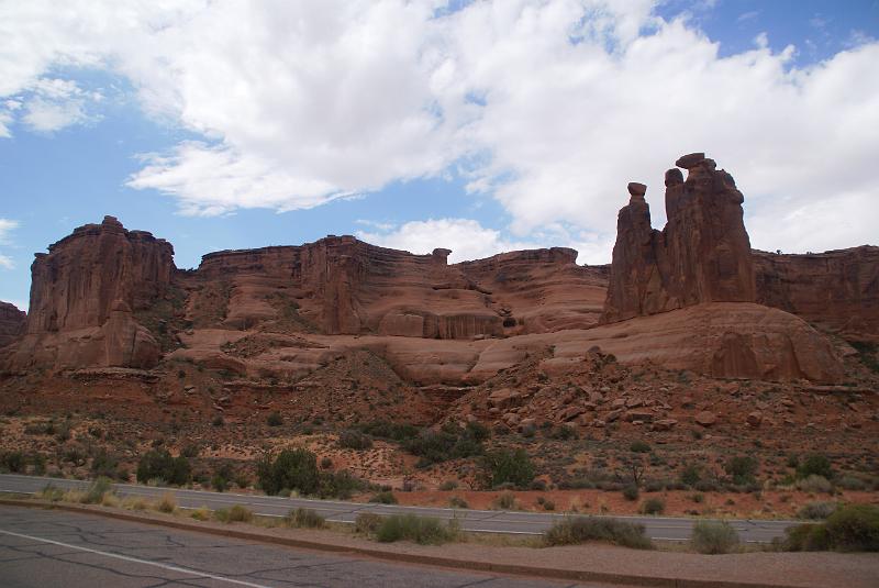 DSC04791.JPG - Three Gossips  - Arches NP