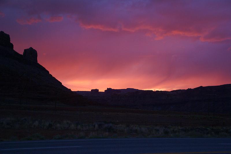 DSC05034.JPG - Sunset from Rt 191 just North of entrance to Arches NP