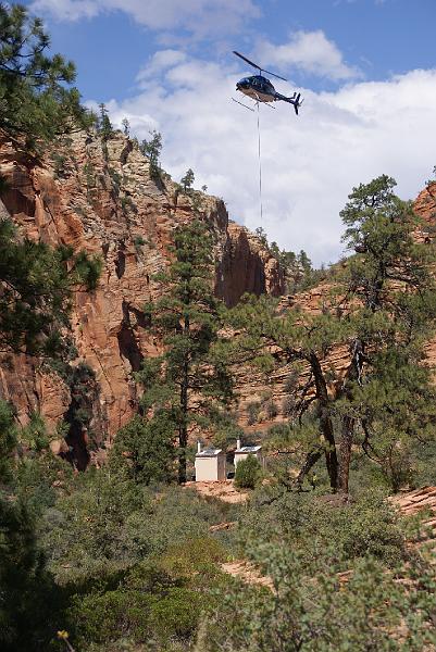 DSC05383.JPG - Hauling it out - Scout Lookout on Angels Landing Trail - Zion NP