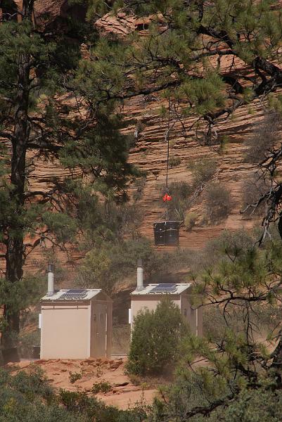 DSC05385.JPG - Hauling it out - Scout Lookout on Angels Landing Trail - Zion NP