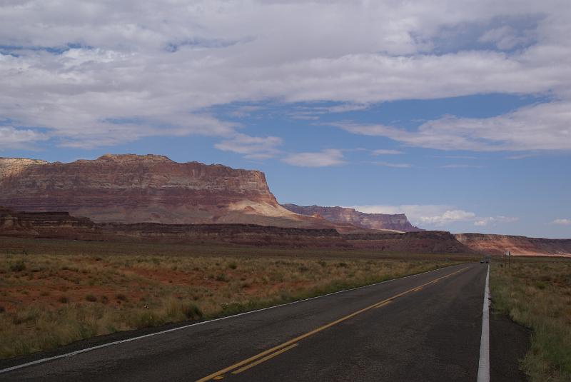 DSC05695.JPG - Cliffs along Hwy Alt 89 - AZ